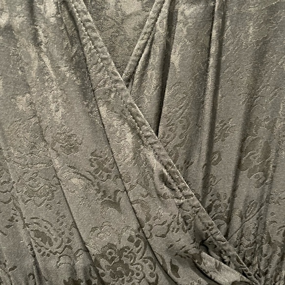 Never worn express black dress - Picture 2 of 4